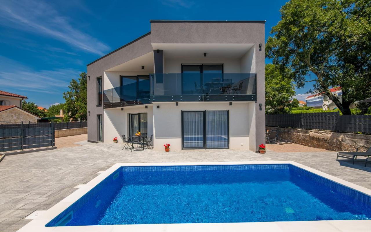 Apartments Villa "Aurea" With Pool Đảo Krk Ngoại thất bức ảnh