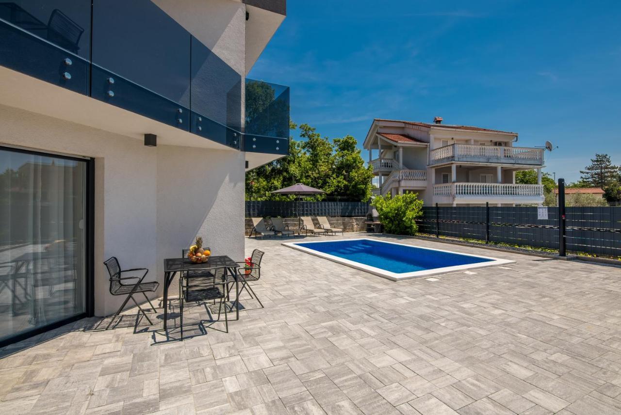 Apartments Villa "Aurea" With Pool Đảo Krk Ngoại thất bức ảnh