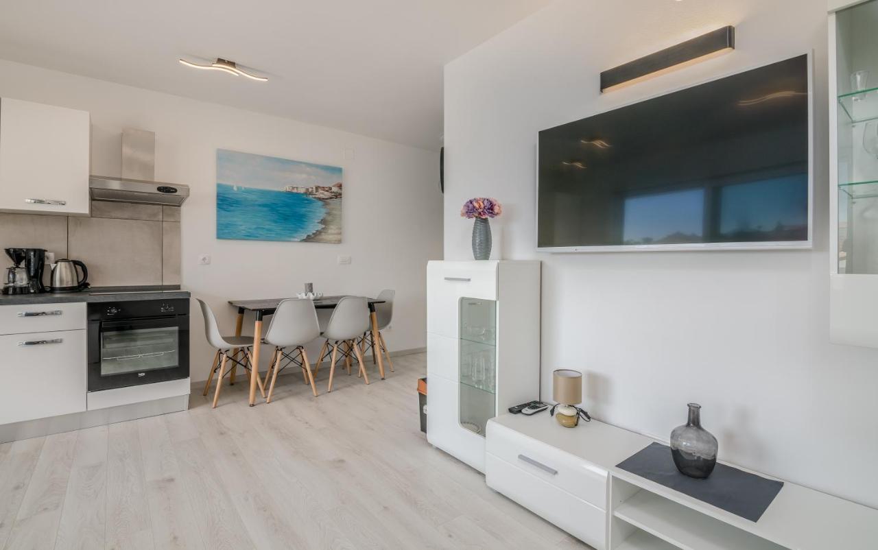 Apartments Villa "Aurea" With Pool Đảo Krk Ngoại thất bức ảnh