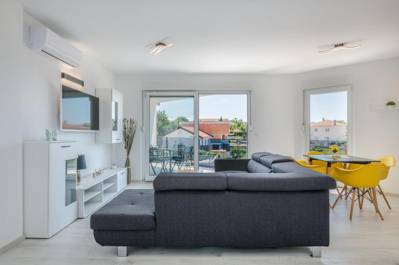 Apartments Villa "Aurea" With Pool Đảo Krk Ngoại thất bức ảnh