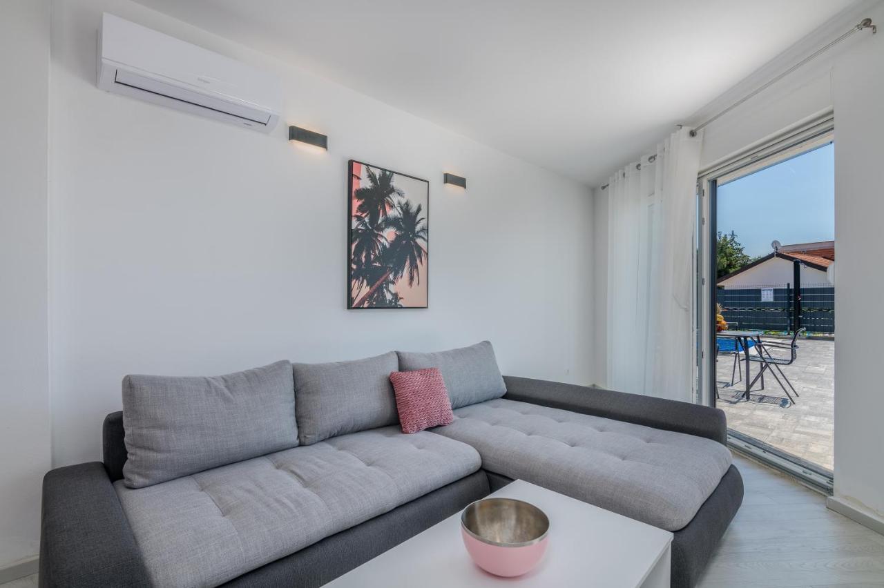 Apartments Villa "Aurea" With Pool Đảo Krk Ngoại thất bức ảnh