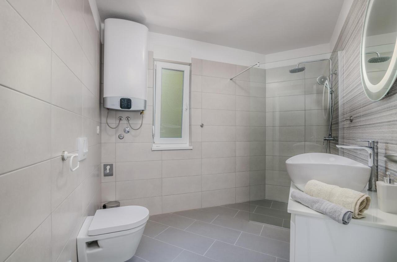 Apartments Villa "Aurea" With Pool Đảo Krk Ngoại thất bức ảnh
