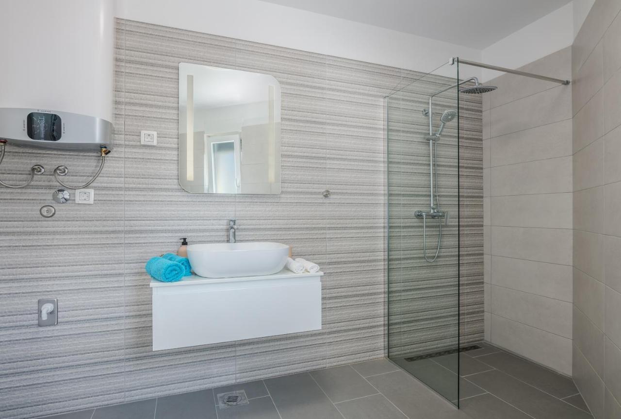 Apartments Villa "Aurea" With Pool Đảo Krk Ngoại thất bức ảnh