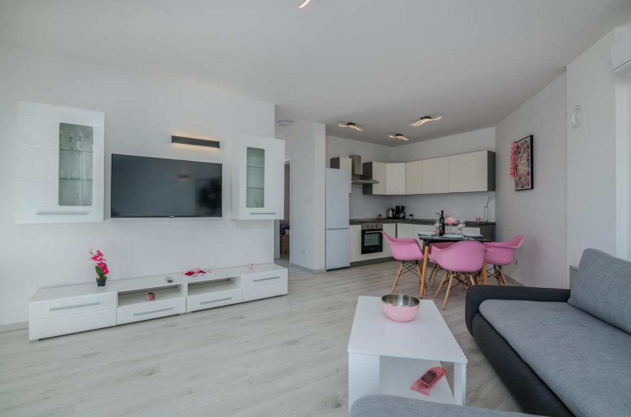 Apartments Villa "Aurea" With Pool Đảo Krk Ngoại thất bức ảnh