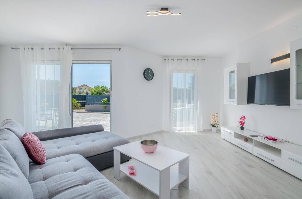 Apartments Villa "Aurea" With Pool Đảo Krk Ngoại thất bức ảnh