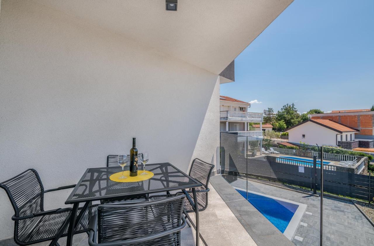 Apartments Villa "Aurea" With Pool Đảo Krk Ngoại thất bức ảnh