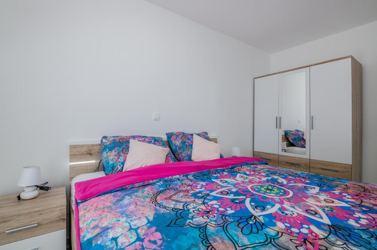 Apartments Villa "Aurea" With Pool Đảo Krk Ngoại thất bức ảnh