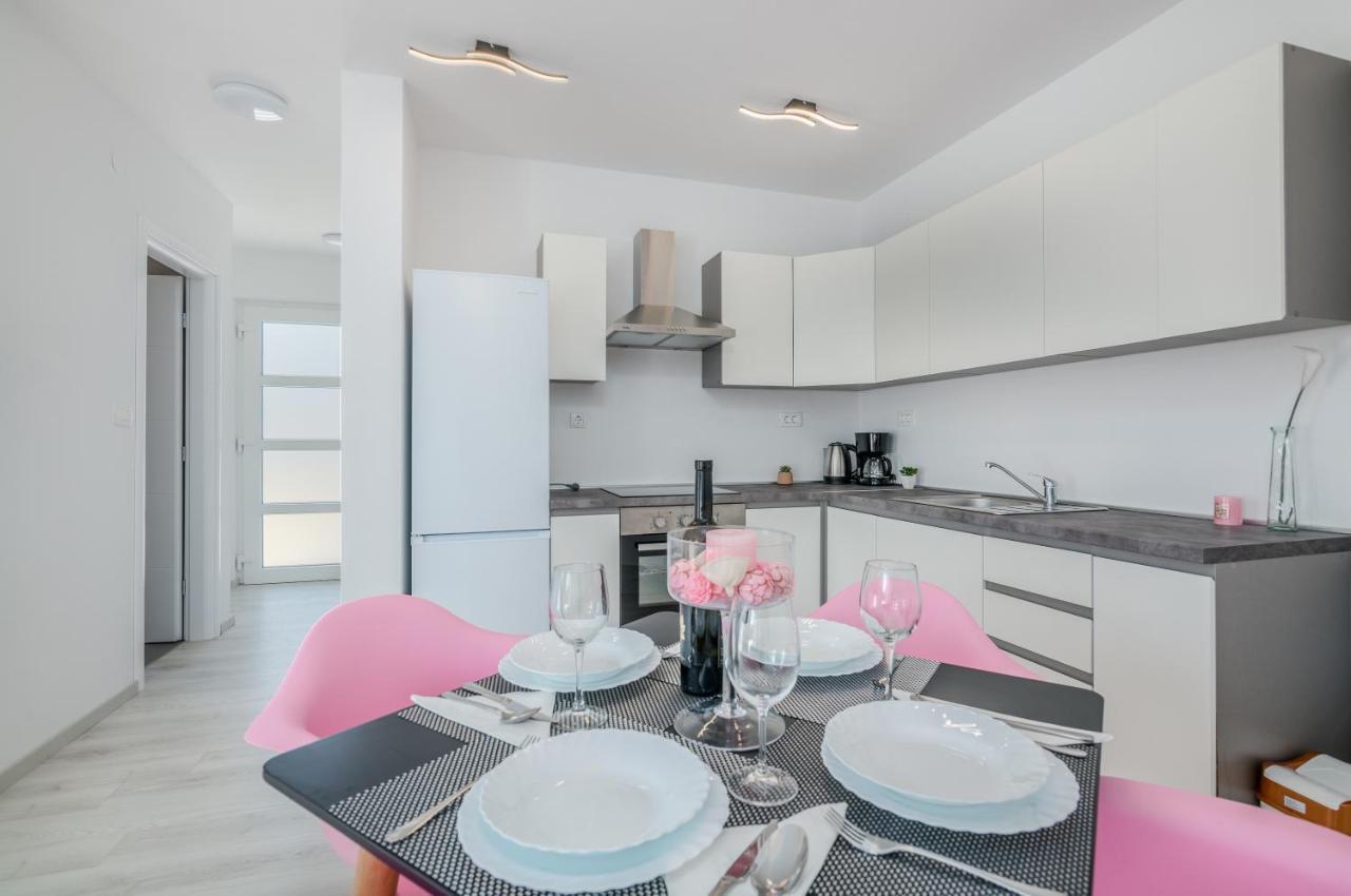 Apartments Villa "Aurea" With Pool Đảo Krk Ngoại thất bức ảnh